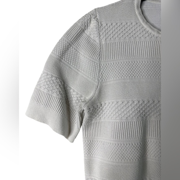 Ann Taylor Heavy Weight Patterned Short Sleeve White Tee Size Small - Picture 3 of 8